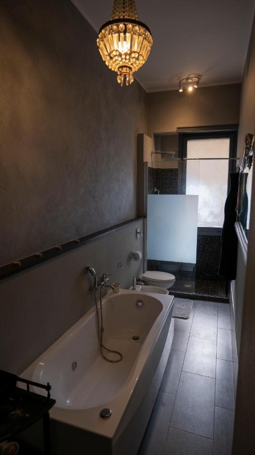 Beautiful Floral Apartment On Navigli Milán Exterior foto