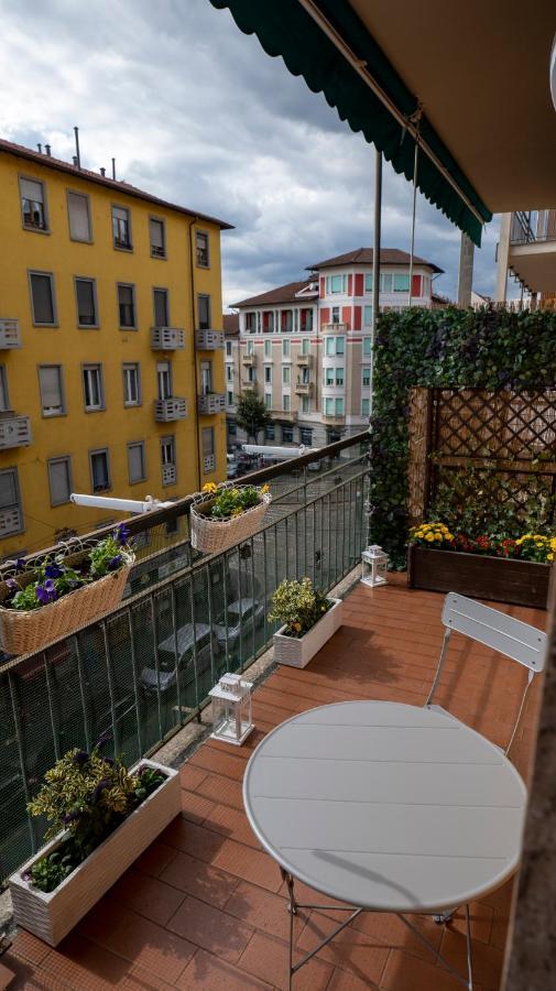 Beautiful Floral Apartment On Navigli Milán Exterior foto