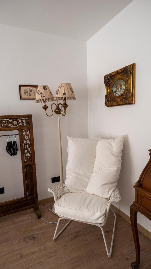 Beautiful Floral Apartment On Navigli Milán Exterior foto