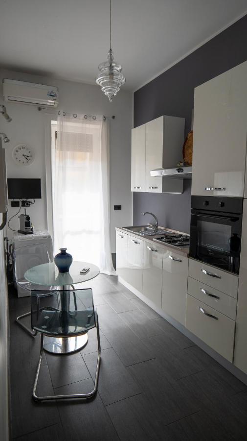 Beautiful Floral Apartment On Navigli Milán Exterior foto
